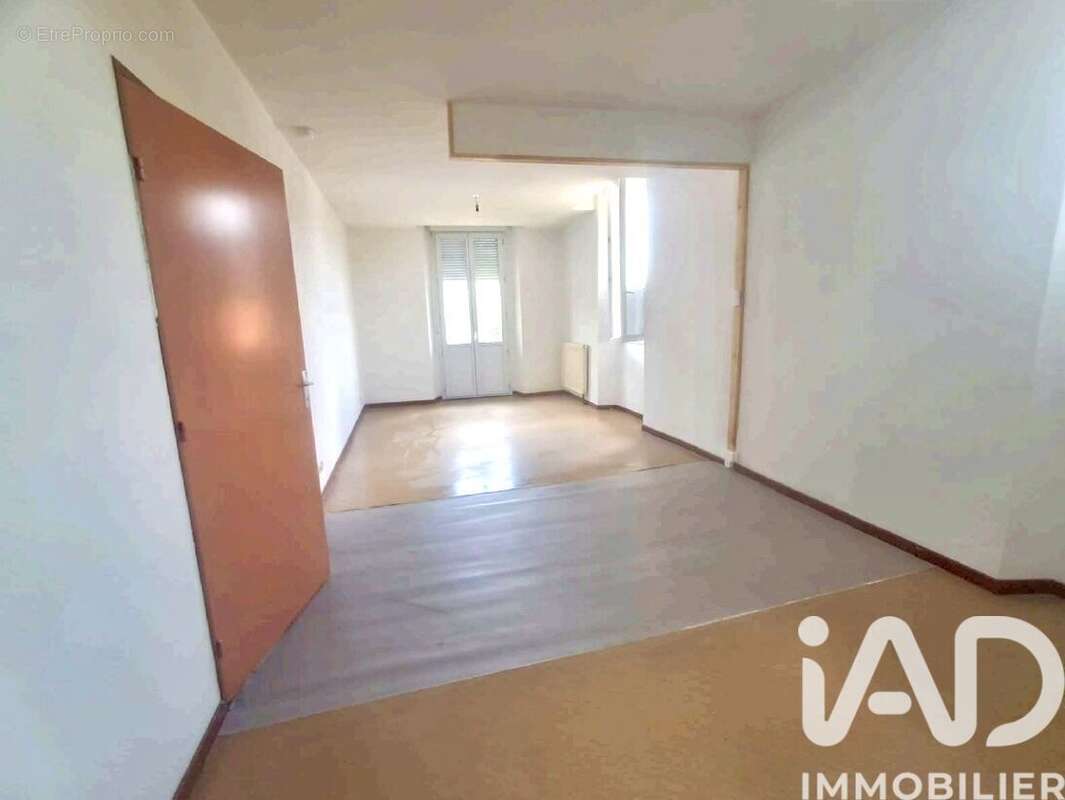 Appartement 405 m² à Loures-Barousse  - photo 7