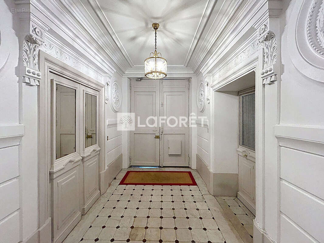 Appartement à PARIS-8E