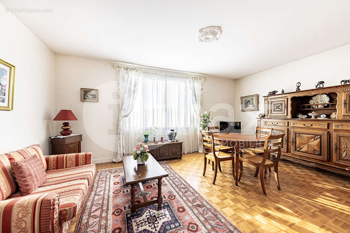 Appartement à COURBEVOIE