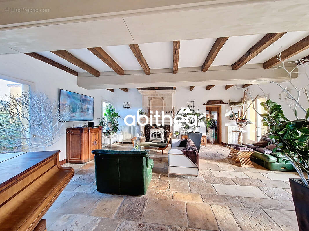 Maison à SAINT-BONNET-SUR-GIRONDE