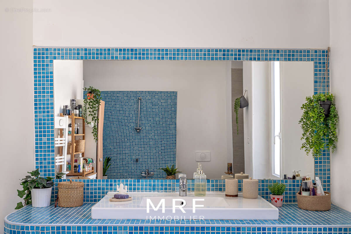 Appartement à MARSEILLE-1E
