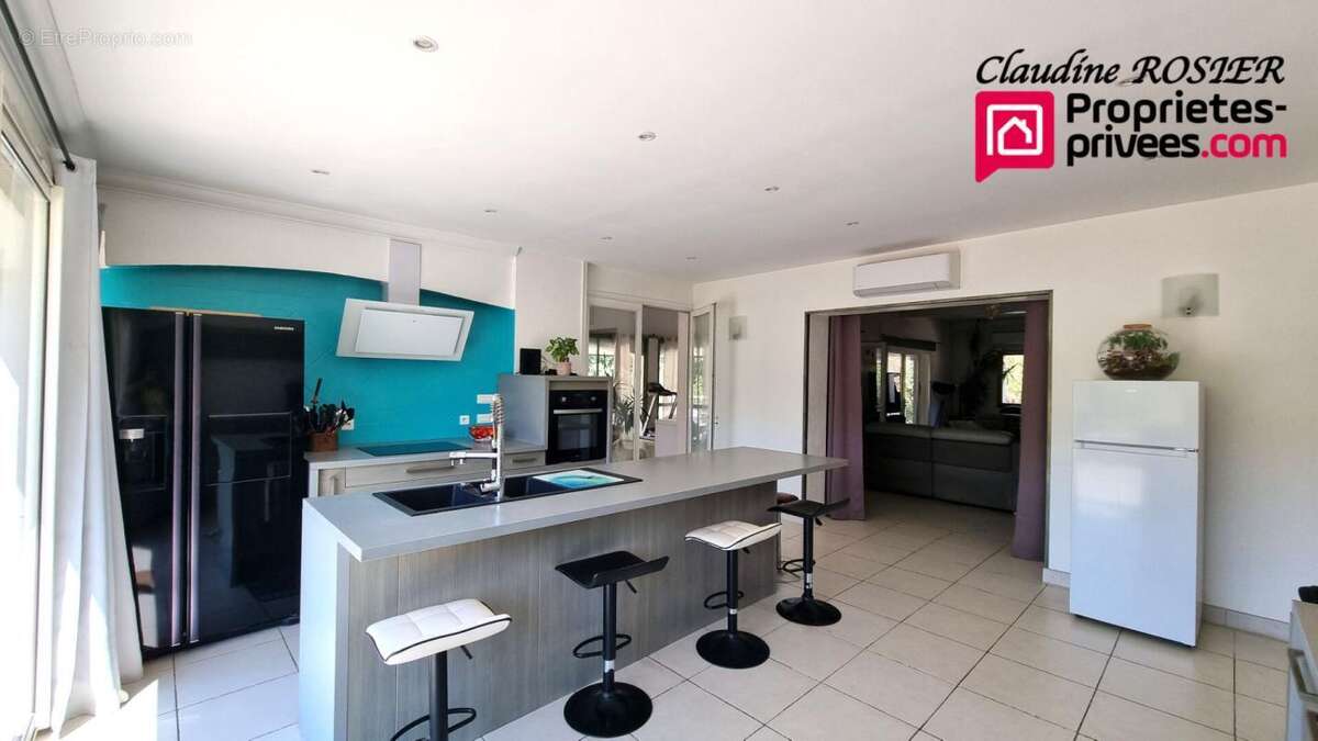 Besse Sur Issole Propriété de 340 m2 terrain 1,2 ha piscine - photo 13