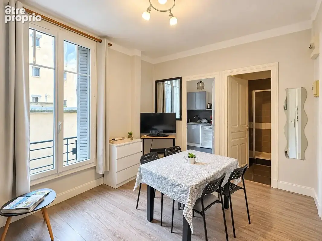 Vichy centre-ville – Studio de 24 m² dans un immeuble de caractère avec ascenseur - photo 2