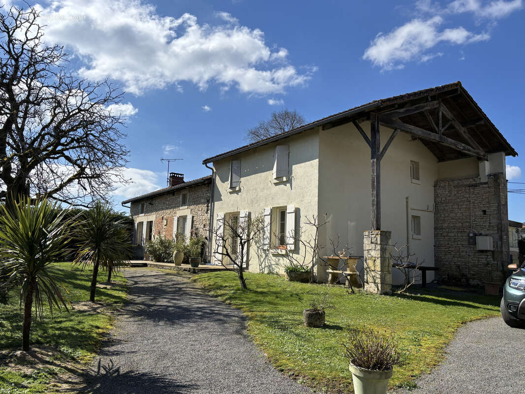 Maison à SAINT-COUTANT