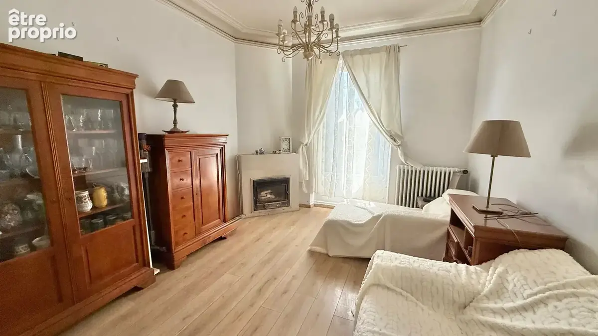 Belle meulière de caractère avec 4 chambres et un jardin. - photo 4