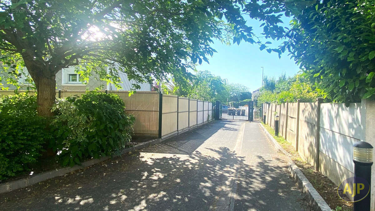 Appartement à AVRILLE