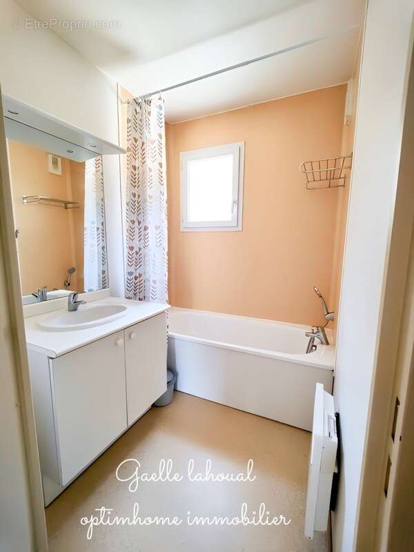 Appartement à AVENE