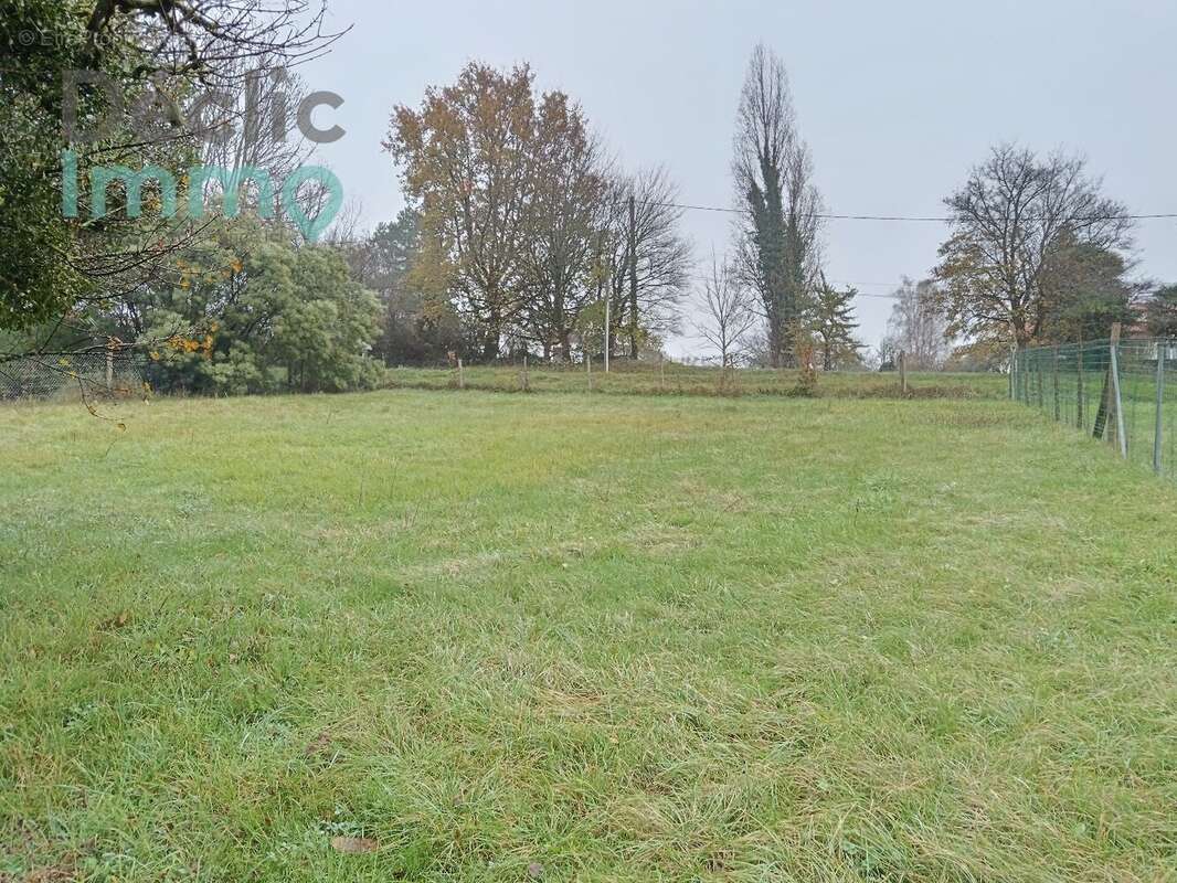 Terrain à LA CHAPELLE-DES-POTS