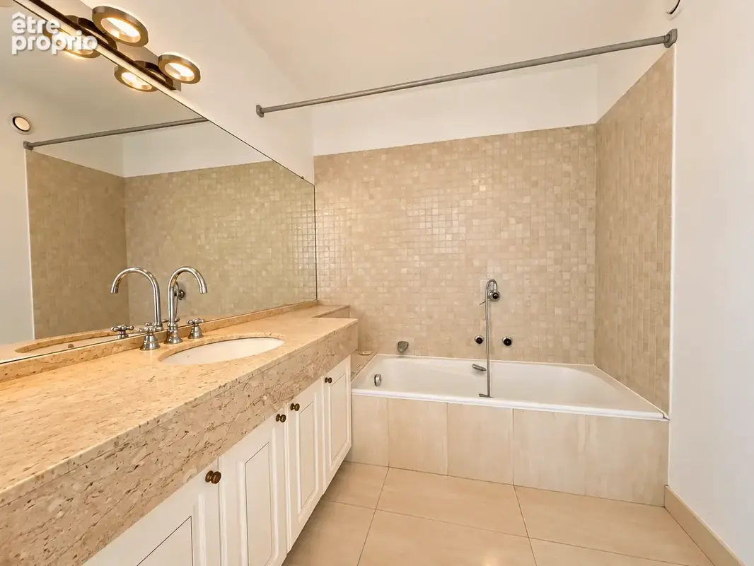 Hauteurs de Cannes - T3 85 m2 - Vue mer - Terrasse - Parking - Cave - Le Cannet - photo 10