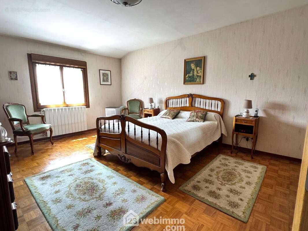 ...puis la deuxième chambre avec placard... - Maison à BONDOUFLE