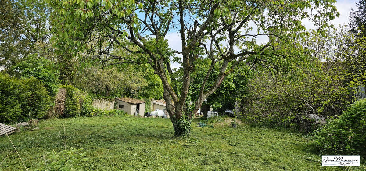 À Chérence, propriété de 280m2 avec travaux et maison habitable - photo 2