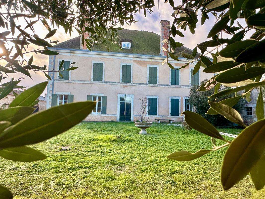 Demeure de charme du XIXᵉ siècle avec dépendances et chais – Île d’Oléron - photo 3