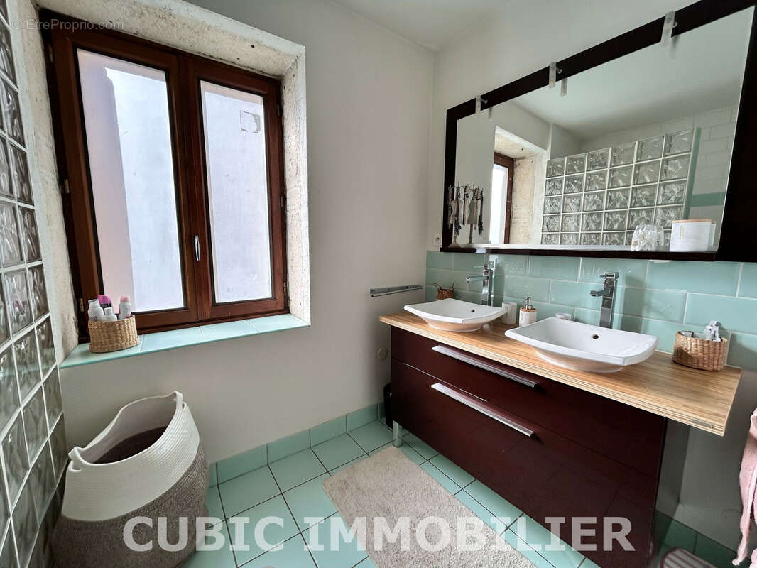 Maison à VAUX-EN-BEAUJOLAIS