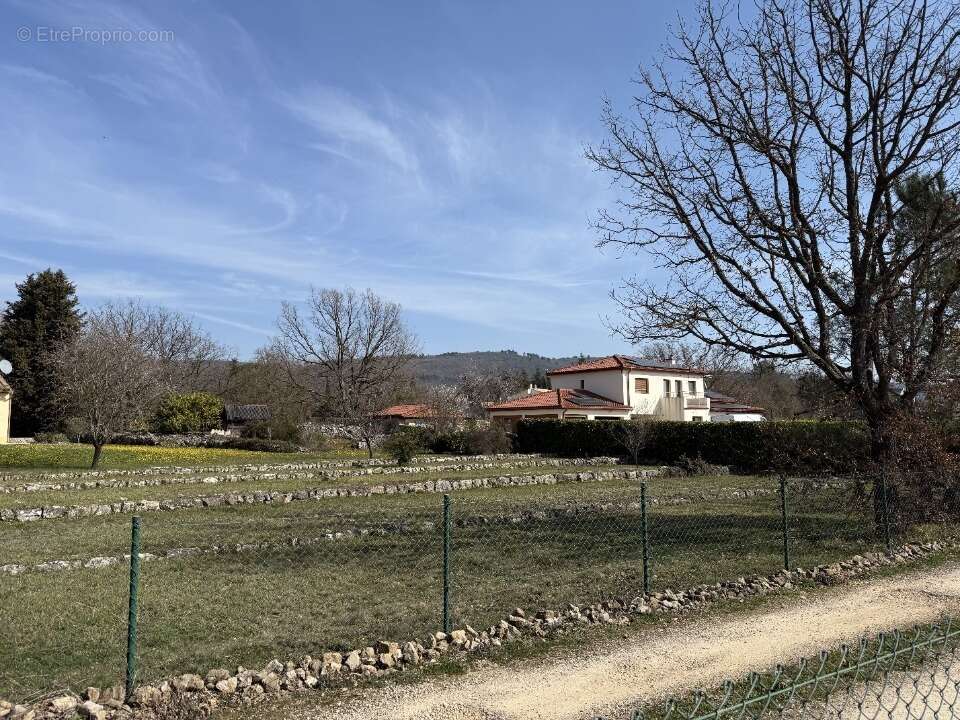 Terrain 1198 m² à Saint-Cezaire-Sur-Siagne  - photo 2