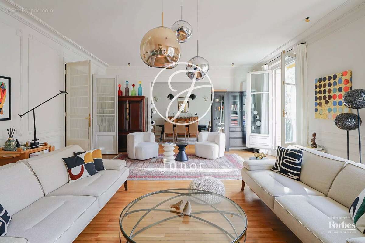 Appartement à PARIS-7E