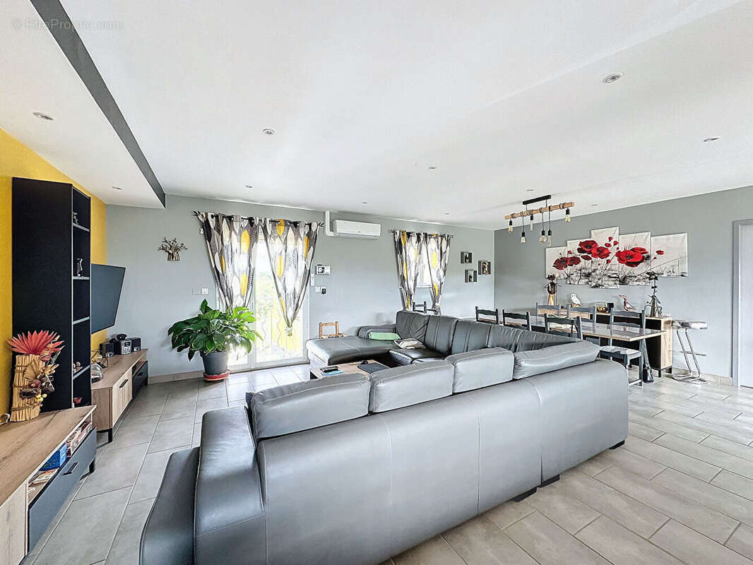 Maison à VILLECOMTAL-SUR-ARROS