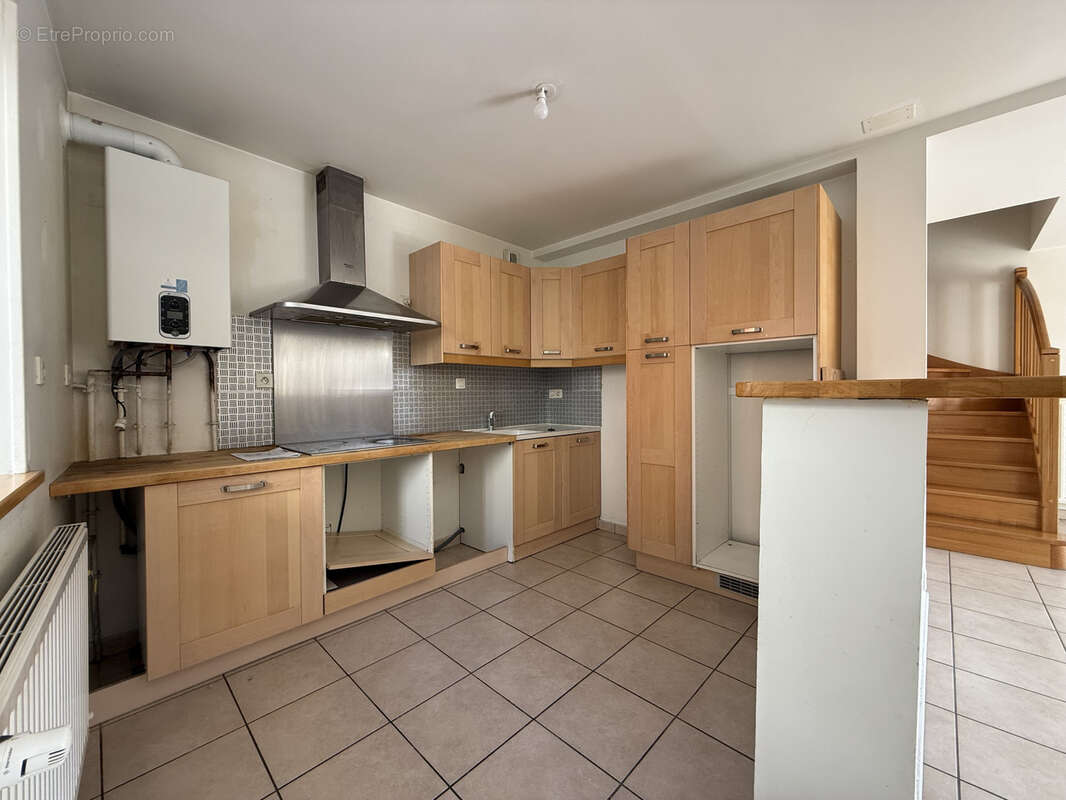 Appartement à LA TOUR-DE-SALVAGNY