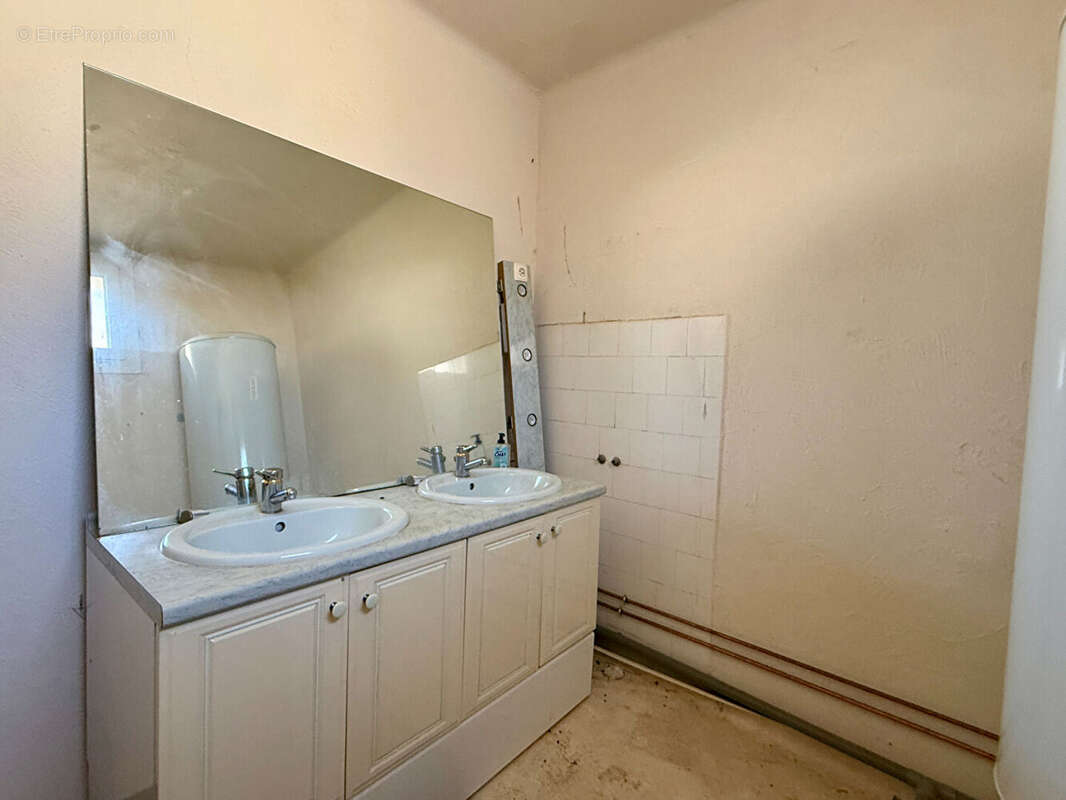 Maison à LA ROQUE-D'ANTHERON