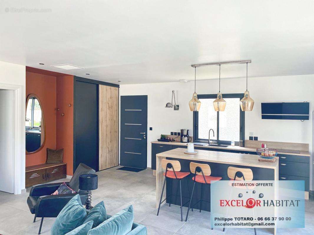 Maison à LA CHAPELLE-DE-GUINCHAY