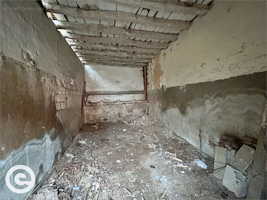 Terrain à MALAY-LE-PETIT