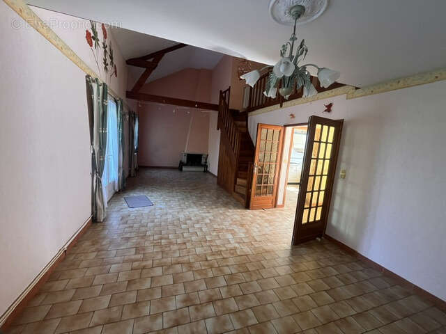Maison 4 chambres - garage - terrain - photo 2
