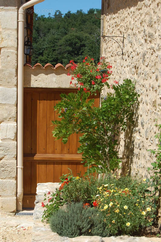 Maison à MILHAC-D'AUBEROCHE