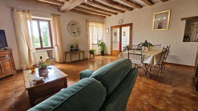 Maison à VERNEIL-LE-CHETIF