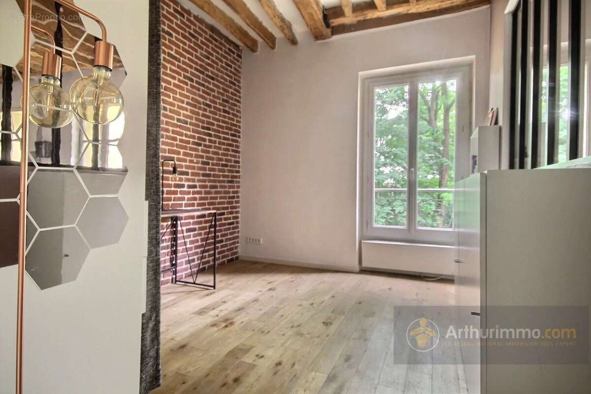 Appartement à CHARENTON-LE-PONT