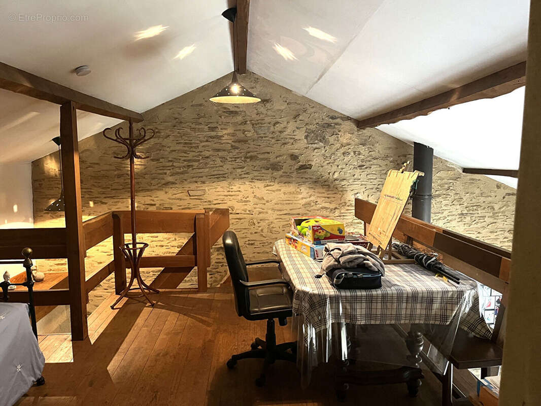 Maison à CHAMPAGNAC-LA-RIVIERE