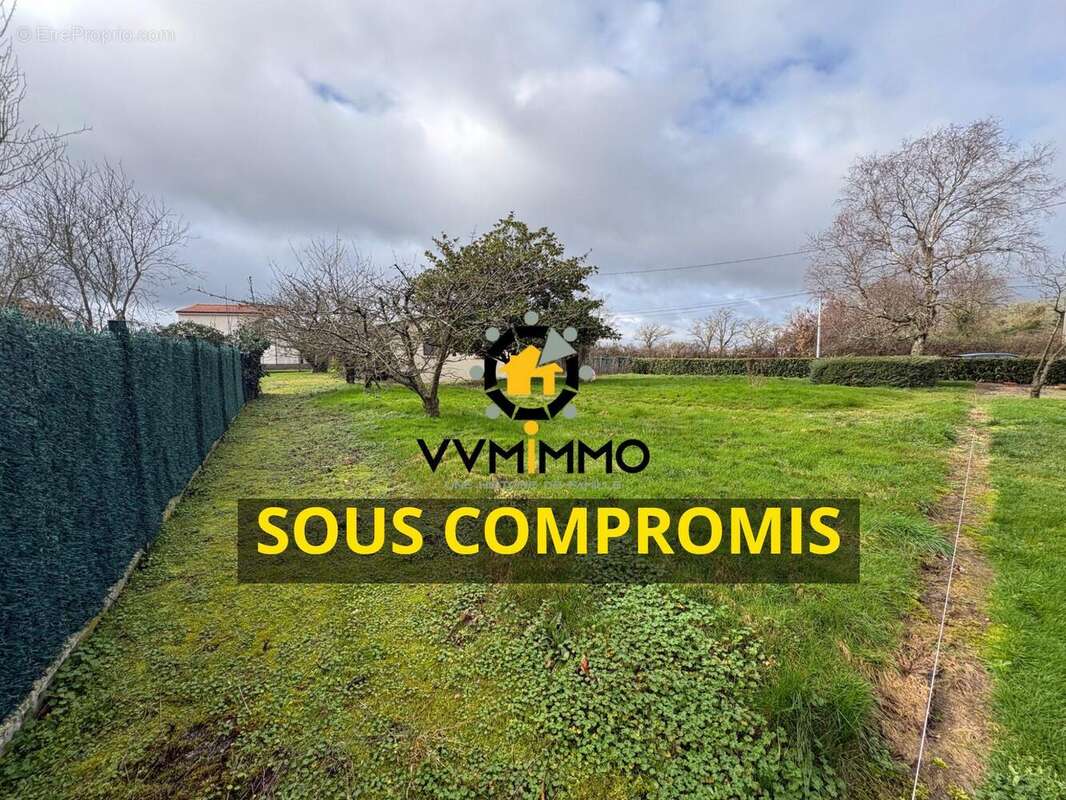 Terrain à CHAMPTOCEAUX