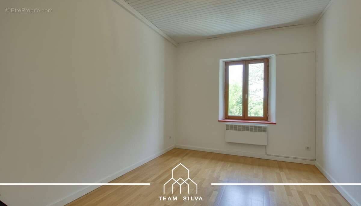 Maison 100 m² à Royas  - photo 11
