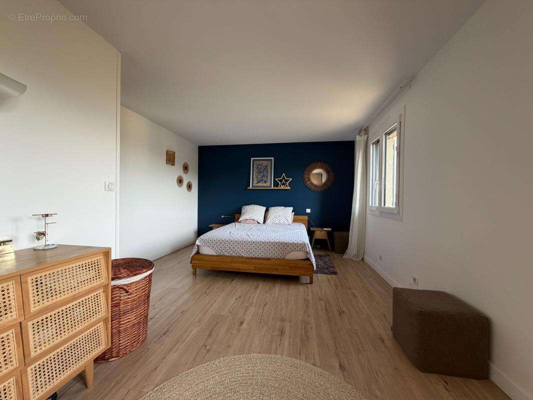 Maison à vendre La Roche-Blanche (63670) – Villa 7 pièces 172 m² avec piscine et vue imprenable - photo 8