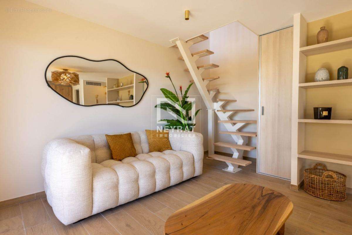 Magnifique t3 en duplex refait a neuf - pieds dans l'eau - photo 4