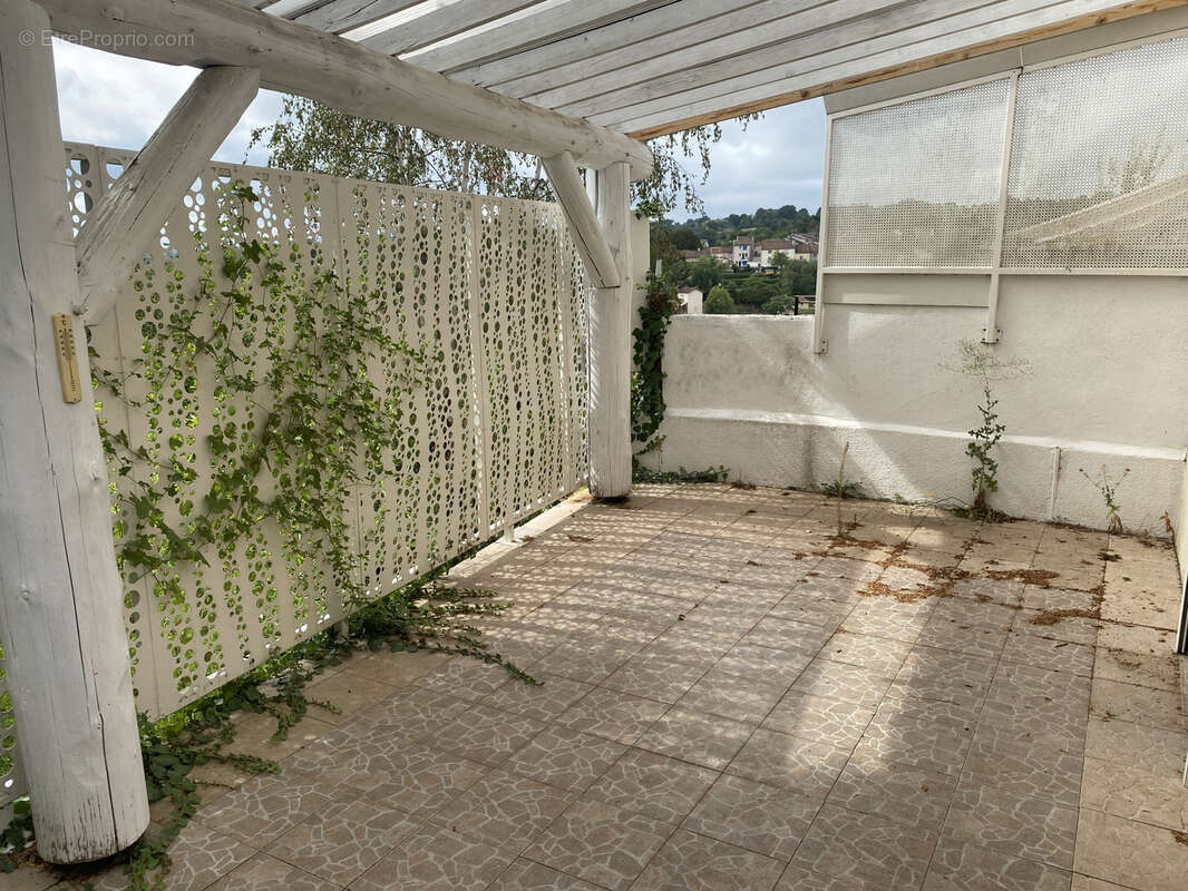 Maison rénovée avec garage, terrasse et jardin - photo 5