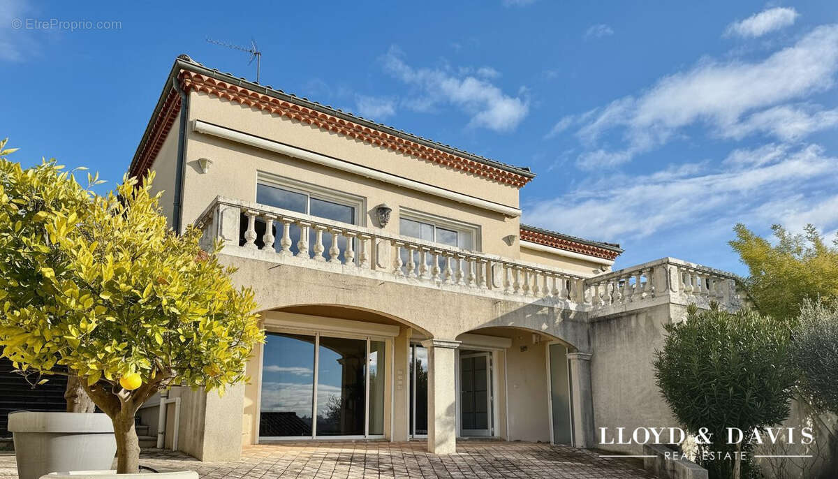 220 m²  entièrement rénovée  - Maison à BOURG-LES-VALENCE