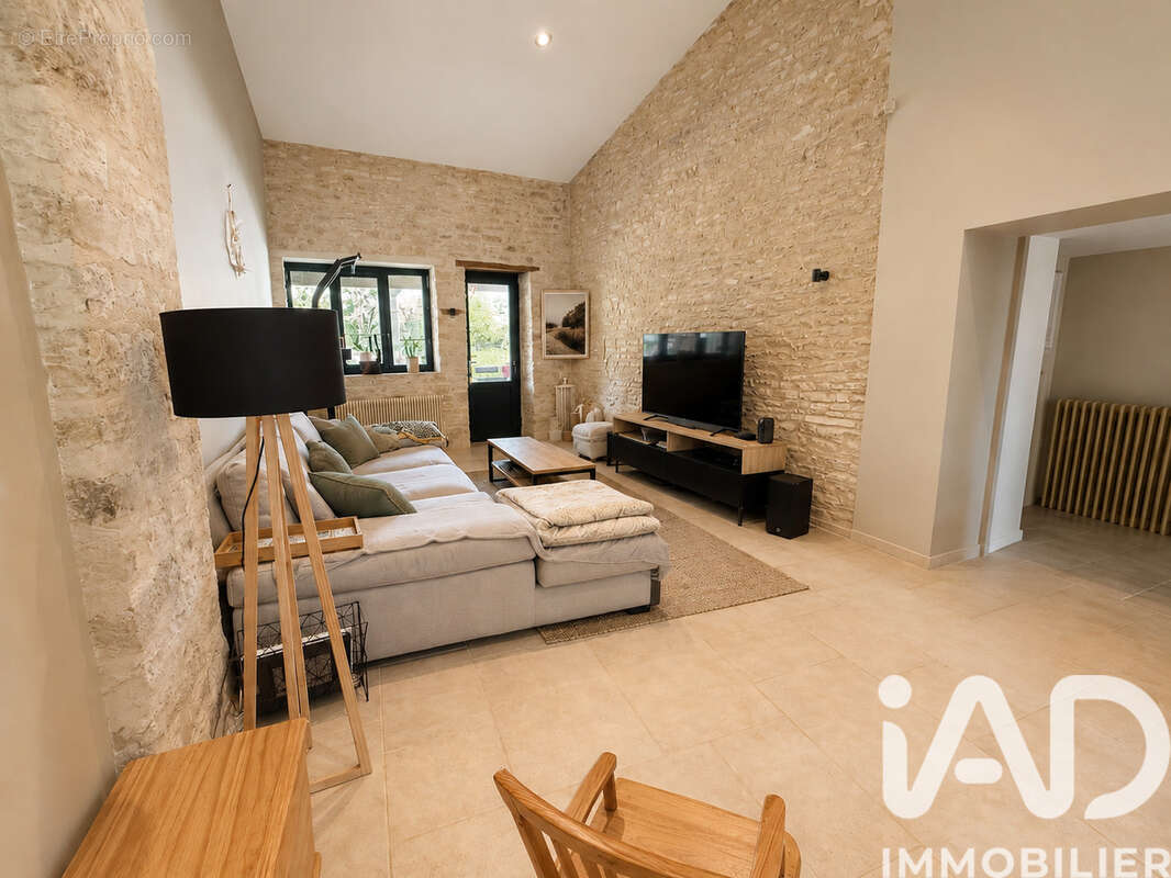 Maison 181 m² à Tourriers  - photo 2