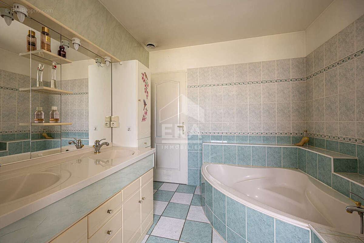 Maison à SAINT-SAUVEUR-D'AUNIS