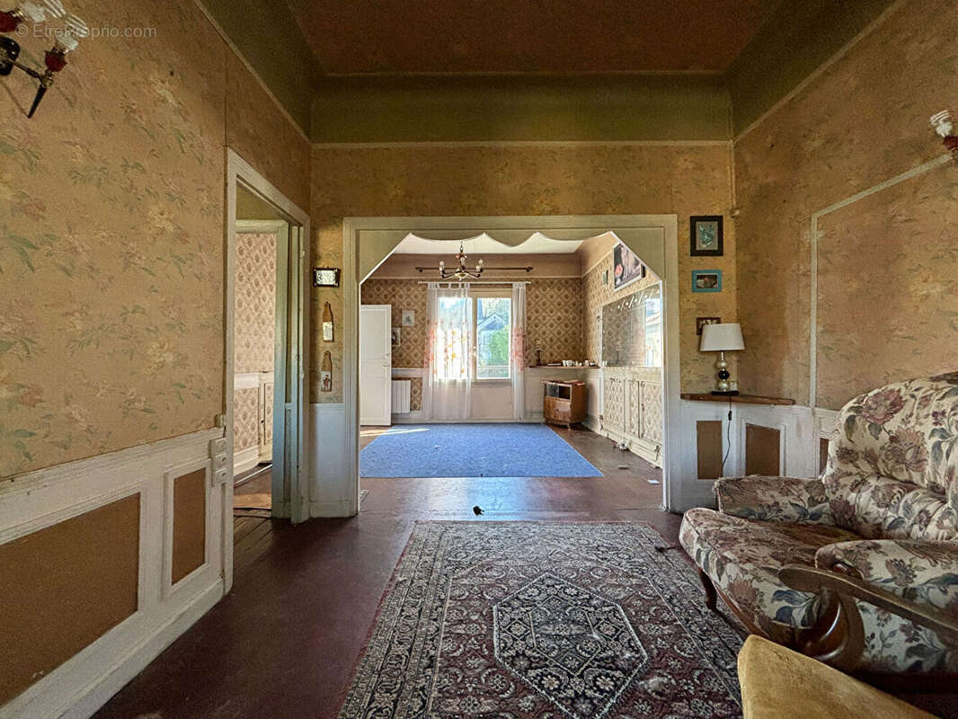 Maison à SAINT-LEONARD-DE-NOBLAT