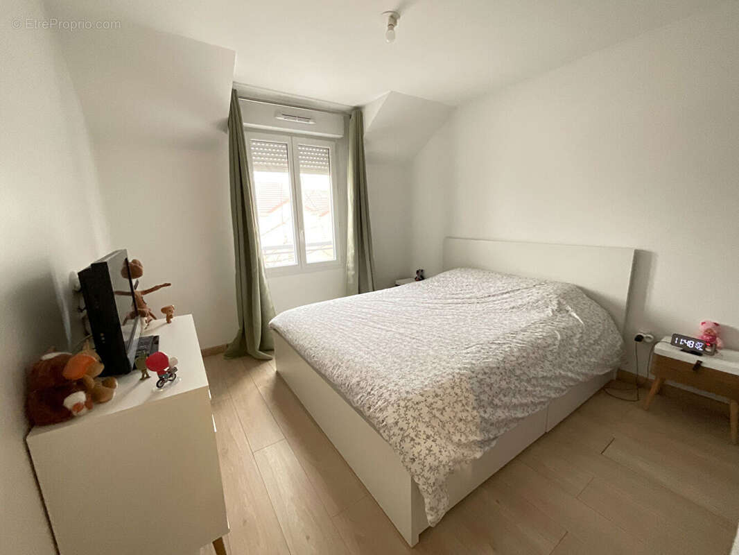 Appartement à CHANTELOUP-LES-VIGNES