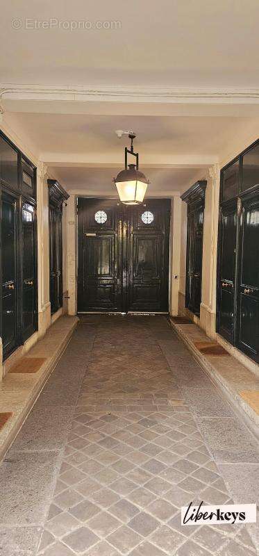 Appartement à NEUILLY-SUR-SEINE