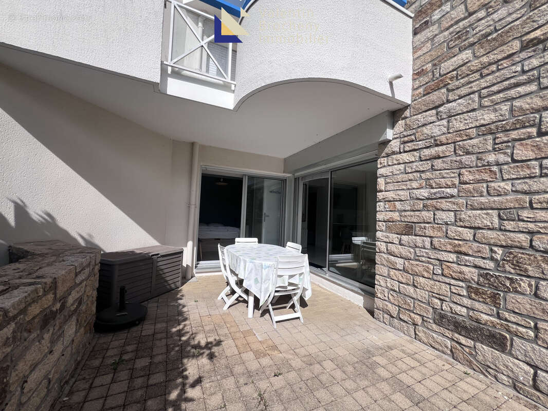 Rez de jardin - T3 avec terrasse et parking - photo 6
