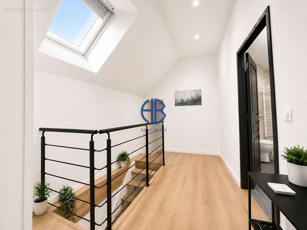 À vendre ! Magnifique maison mitoyenne entièrement rénovée ? 3 chambres ? Grand garage ? Environ 110 m² habitables - photo 7
