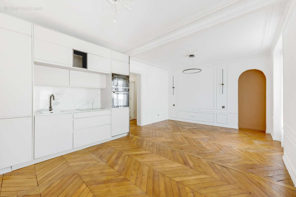 Appartement à PARIS-17E