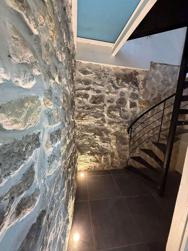 Commerce à PARIS-11E