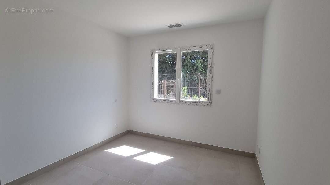 Vivre au calme, proche de tout  Villa neuve 100 m² à Nissan-lez-Enserune - photo 5