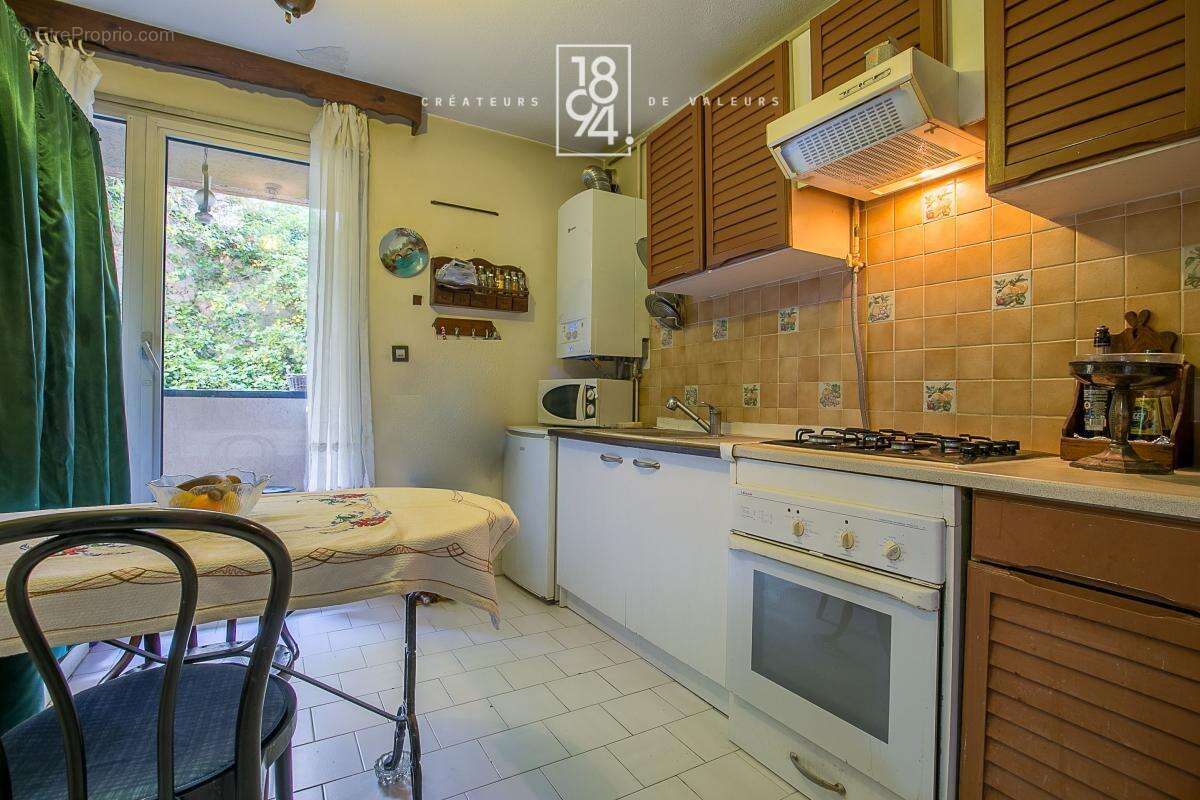 Appartement à MARSEILLE-3E