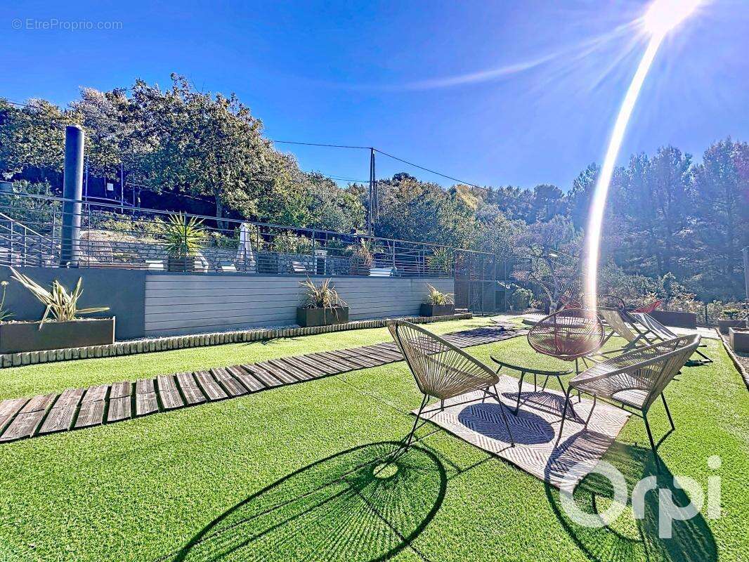 Maison à LA ROQUETTE-SUR-VAR