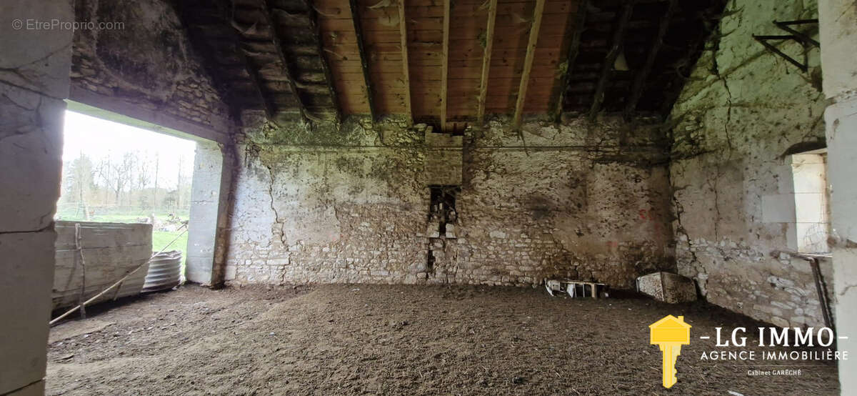 Autre à CHENAC-SAINT-SEURIN-D'UZET