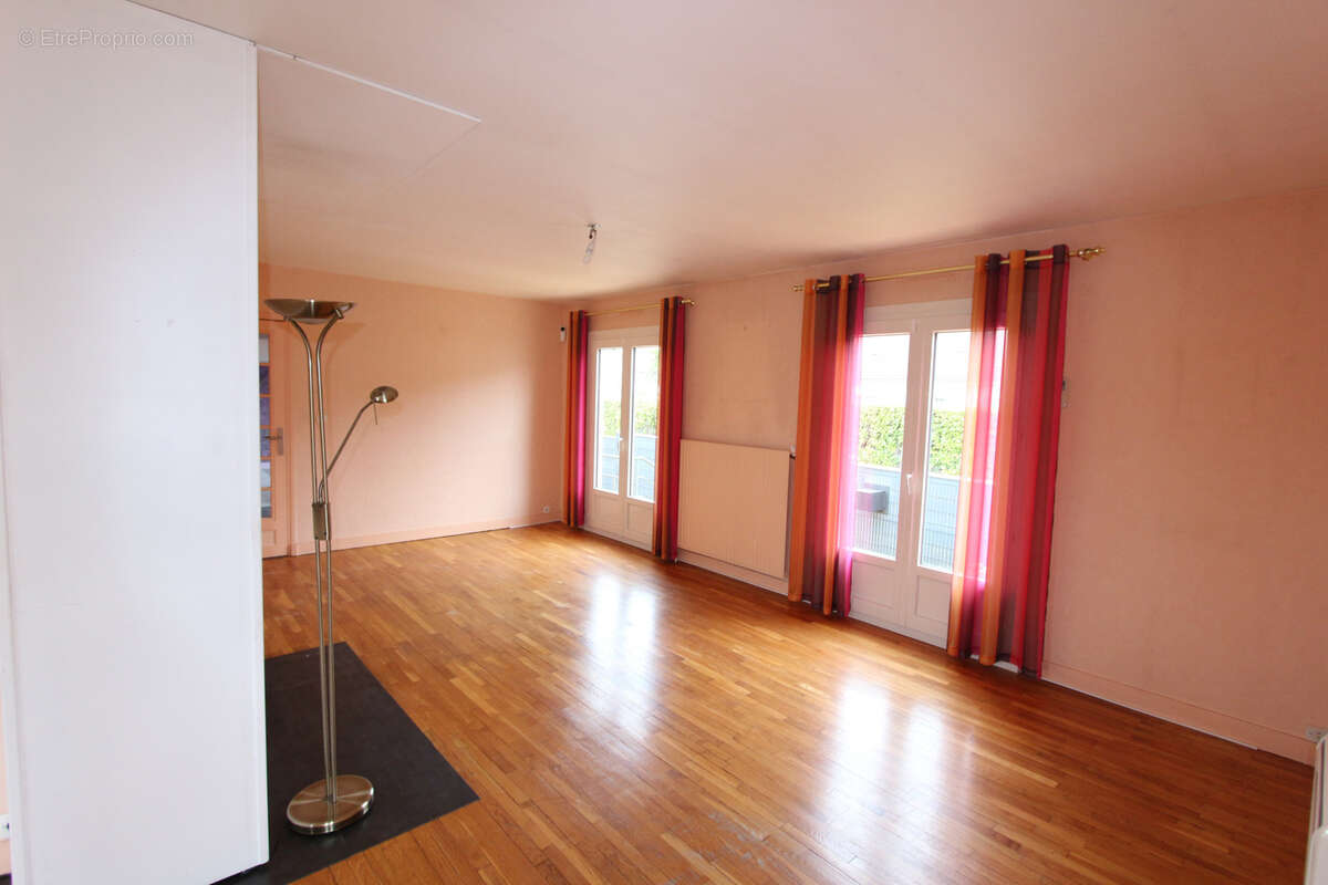 Maison à VARENNES-VAUZELLES