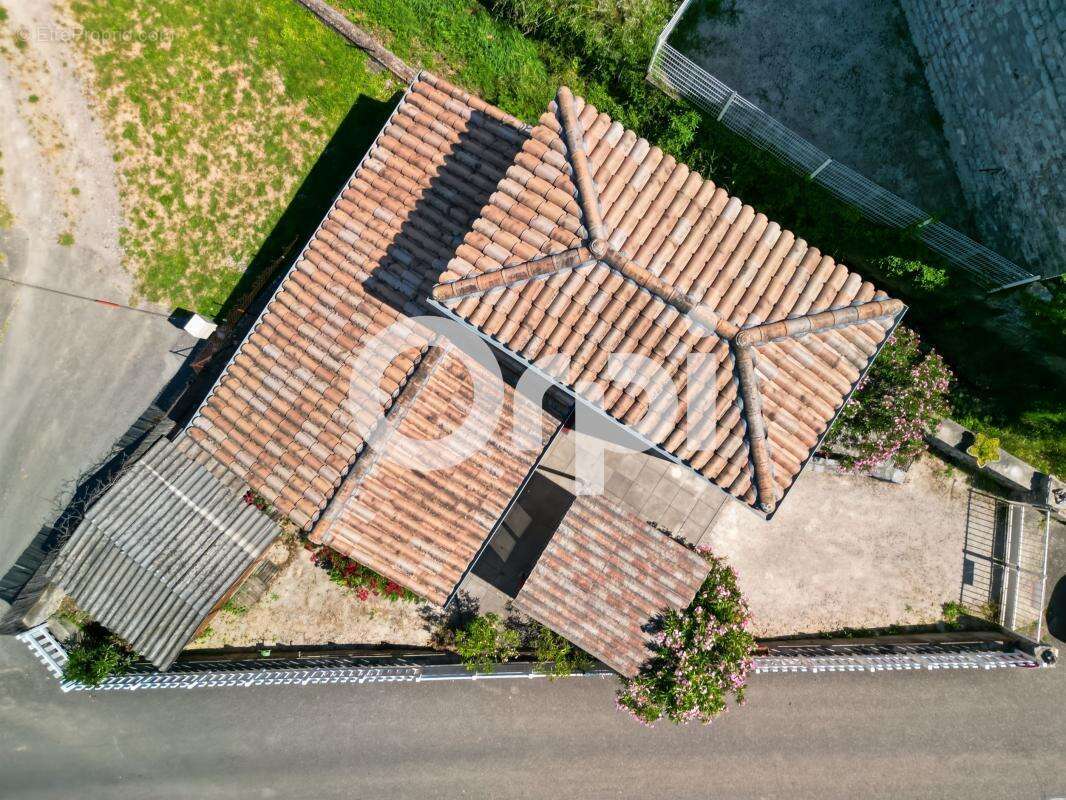 Maison à RUOMS